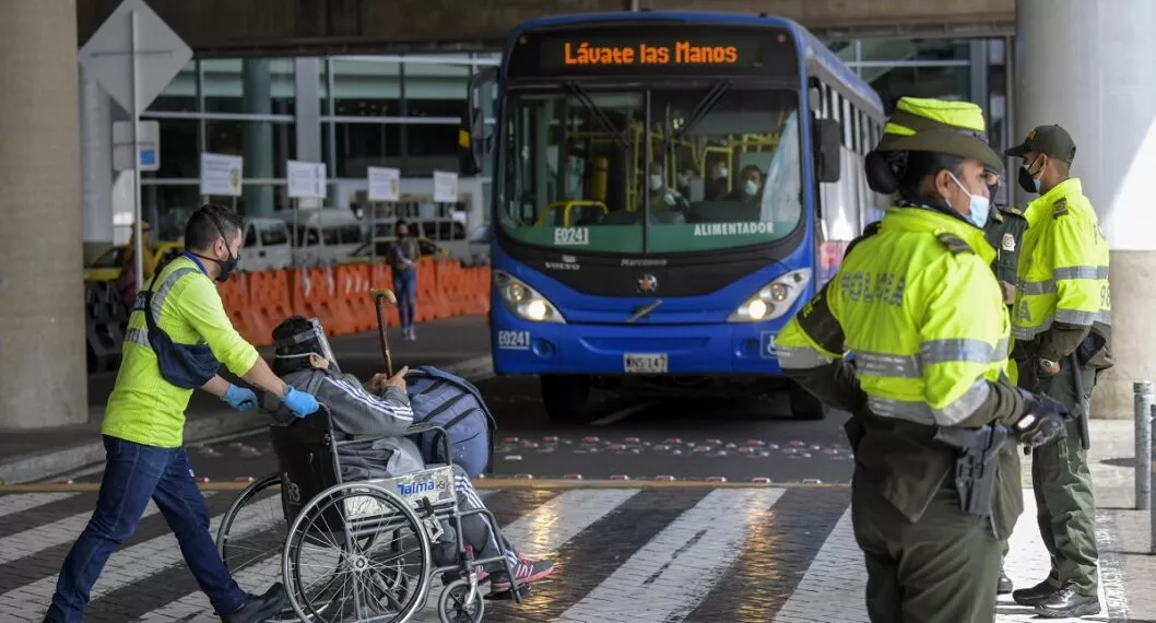 SITP en el aeropuerto El Dorado de Bogotá ilustra nota sobre rutas de Transmilenio para ir a ese lugar 