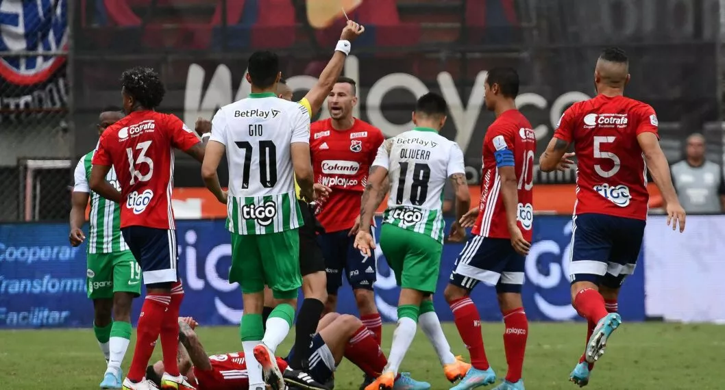 Imagen de los jugadores de Medellín vs. Nacional, debido al juego que terminó 0-0 y expulsaron a Dorlan Pabón y Giovanni Moreno