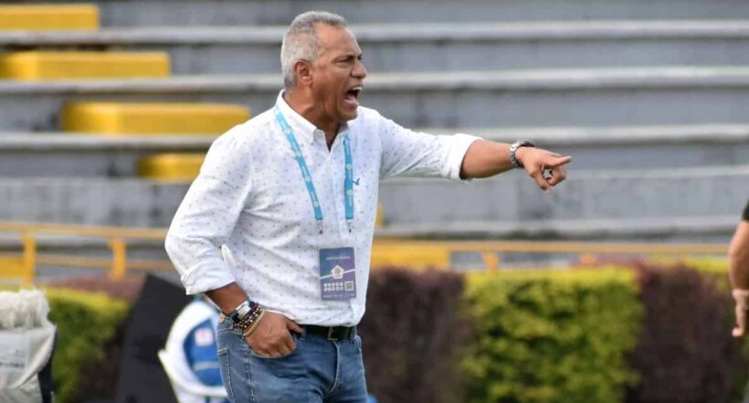 Imagen de Hernán Torres, DT de Tolima que está a un triunfo de establecer récord en liga