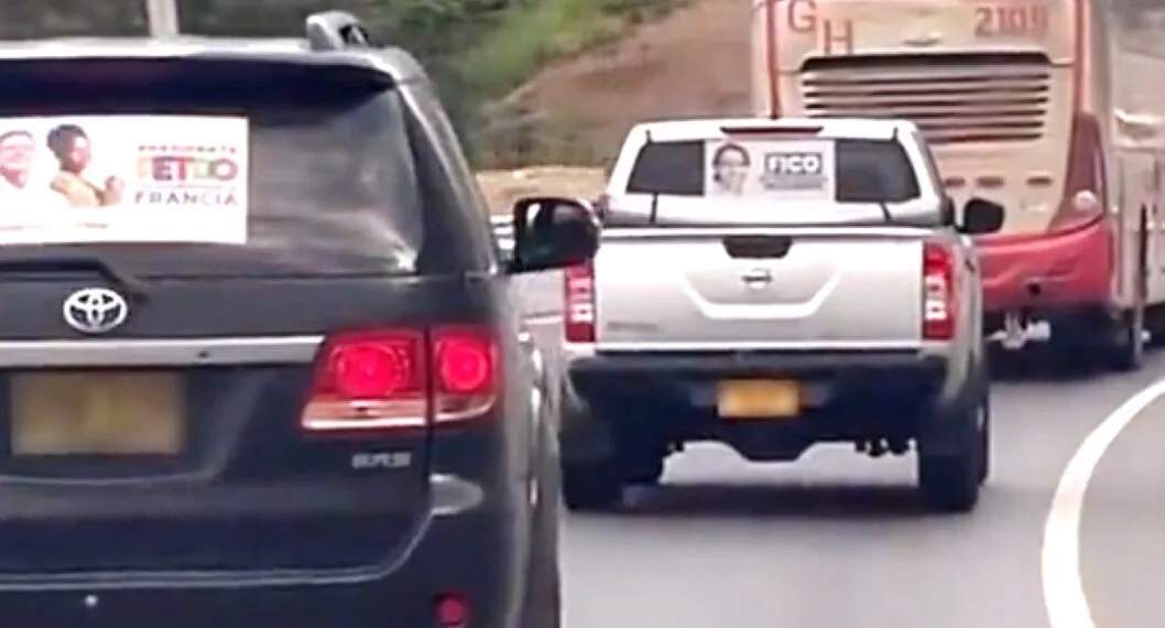 Duelo Federico Gutiérrez vs. Gustavo Petro en carretera, video que se vuelve viral.