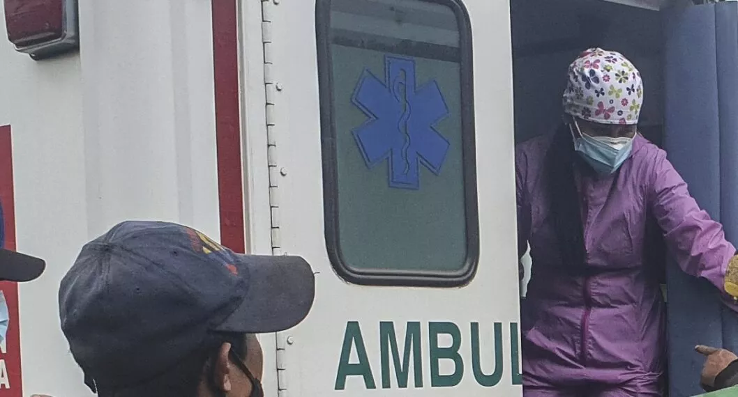 Imagen de ambulancia ilustra artículo Ambulancia que fue a atender emergencia atropelló un perro y terminó robada