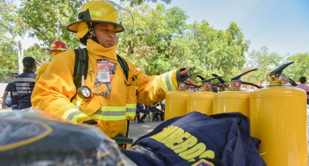 Bomberos de 13 municipios del Cesar ya cuentan con dotación para atender incendios forestales 