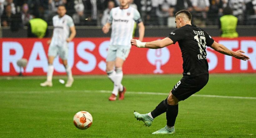 Foto de Rafael Santos Borré, en nota de Santos Borré en Eintracht Frankfurt: gol en semifinal de Europa League.