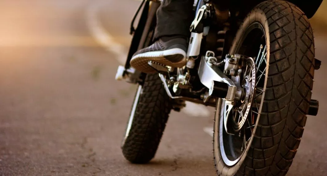 Las llantas en mal estado pueden perjudicar el funcionamiento de la moto, así como a la sujeción a la carretera, por lo que pueden ocasionarse accidentes.