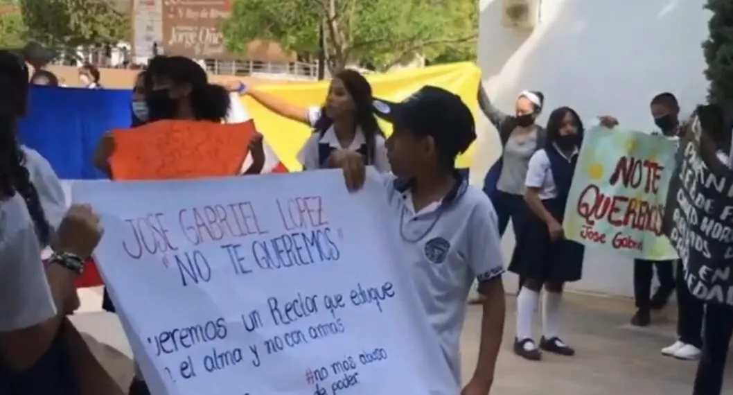“¿Por qué no revocan al rector?”: Estudiantes de Bello Horizonte sobre José Gabriel López