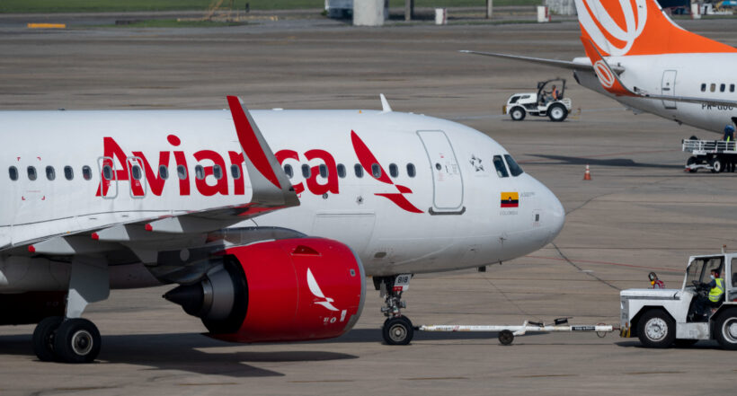 [Video] Susto en avión de Avianca: un pasajero intentó abrir una puerta en pleno vuelo  