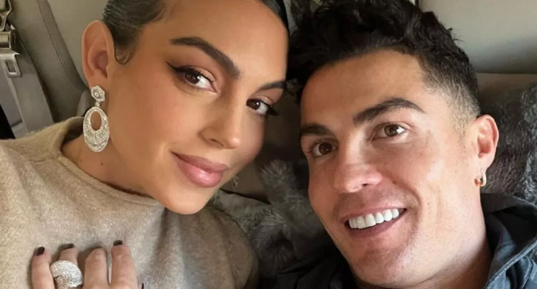 Georgina Rodríguez, pareja de Cristiano Ronaldo, publicó las primeras fotos de su hija que sobrevivió y develó que se llama Bella Esmeralda. 