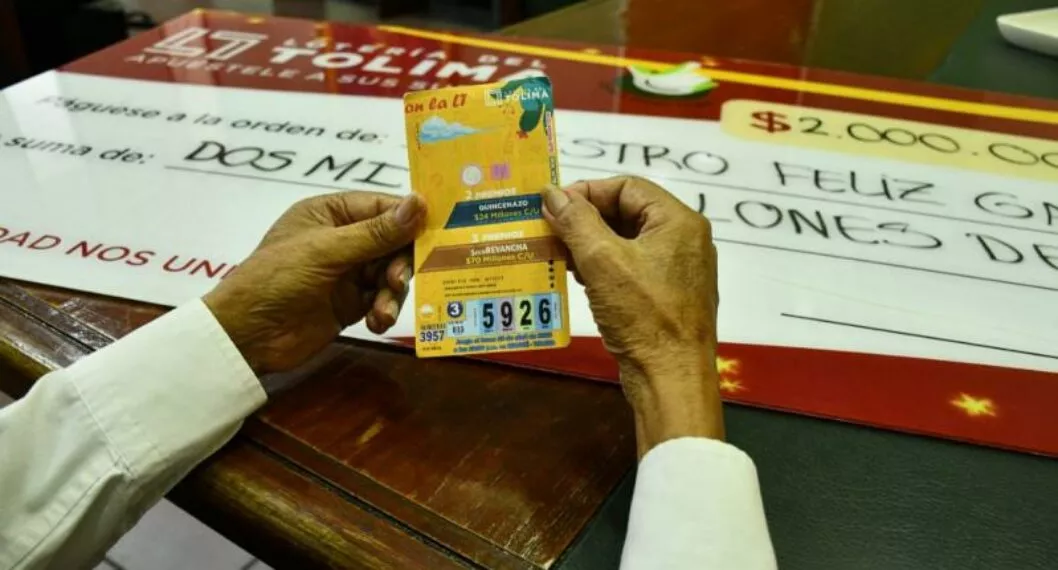 Billete con el número ganador de la Lotería del Tolima debido a que apareció el ganado del sorteo del 18 de abril de $ 2.000