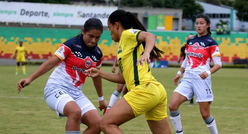 Imagen de las jugadoras de la Liga Femenina, ya que Fortaleza empató con Bucaramanga y se despidió del torneo