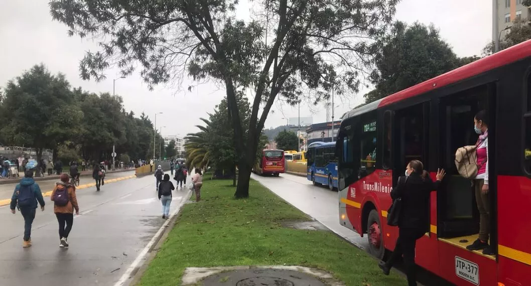 Protestas hoy en Bogotá cierran el Portal Suba de Transmilenio