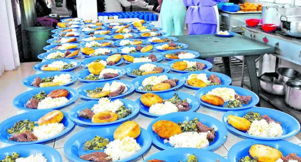 Imagen de platos de comida a propósito de que en Valledupar apareció gusano en la comida del colegio Leonidas Acuña