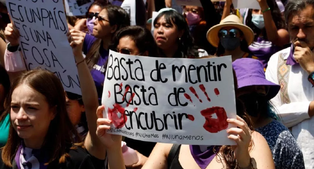 Manifestantes en todo México pidieron transparencia con la investigación sobre el crimen de Debanhi Escobar.