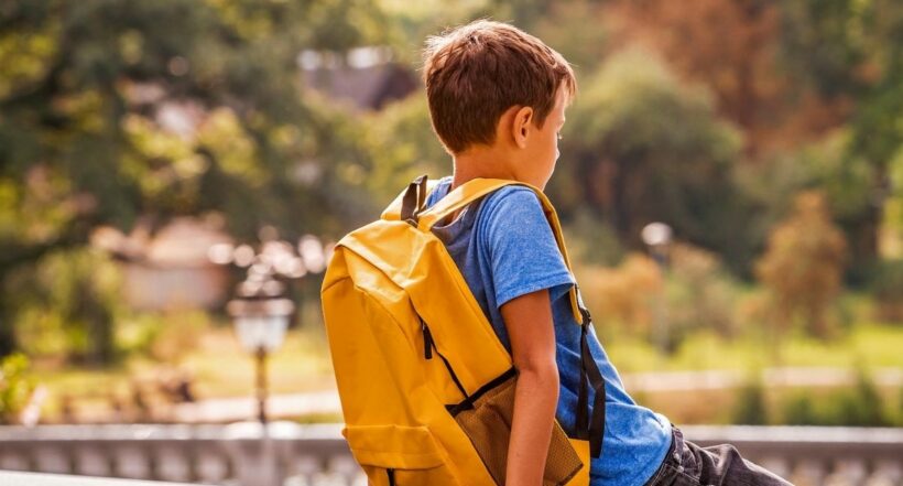 Imagen de un niño con autismo, debido a que expertos dicen que no es una enfermedad, es una condición