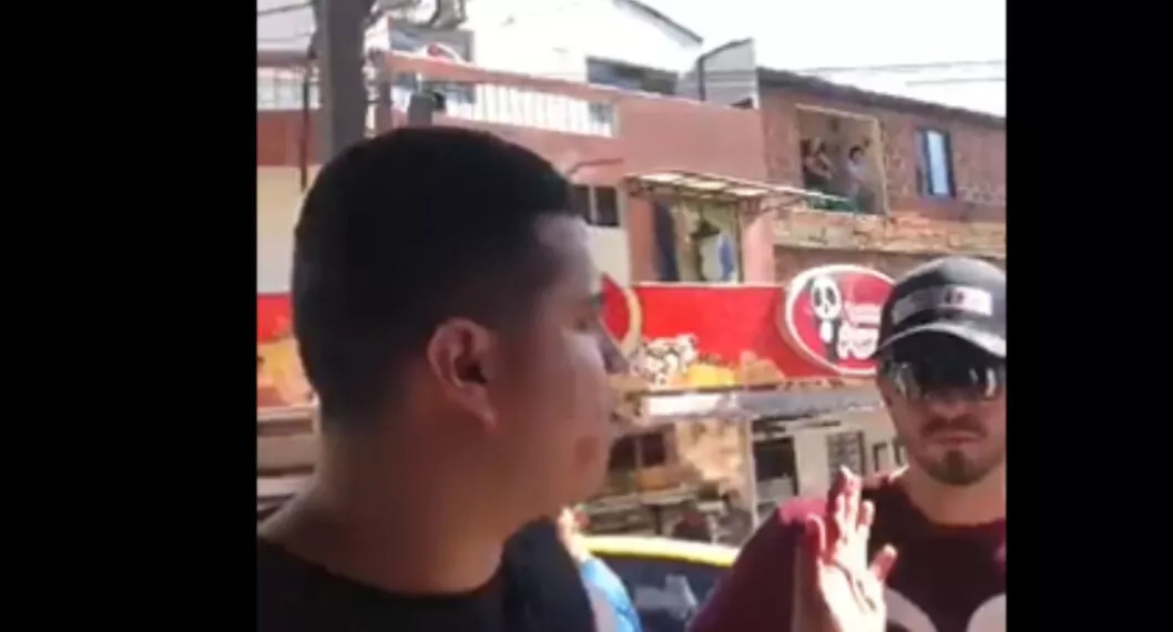 [Video] Joven de la campaña de Petro fue agredido en Medellín; le tumbaron varios dientes