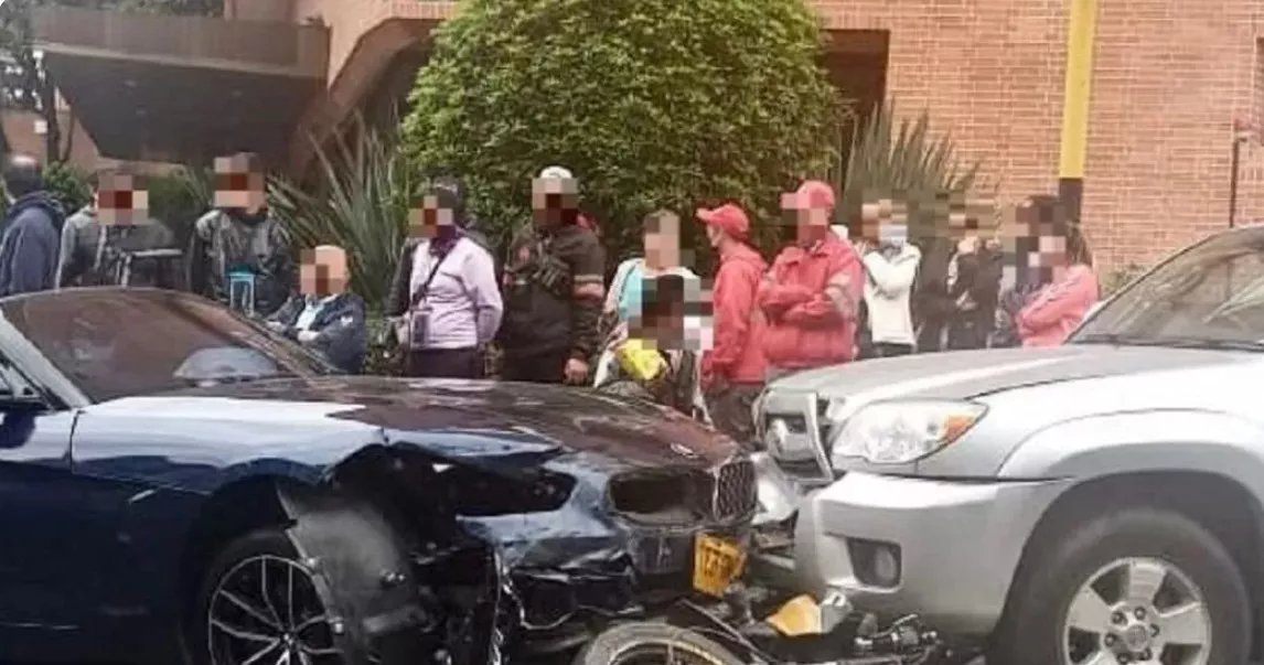 Imagen del accidente que dejó un atraco en Bogotá. 