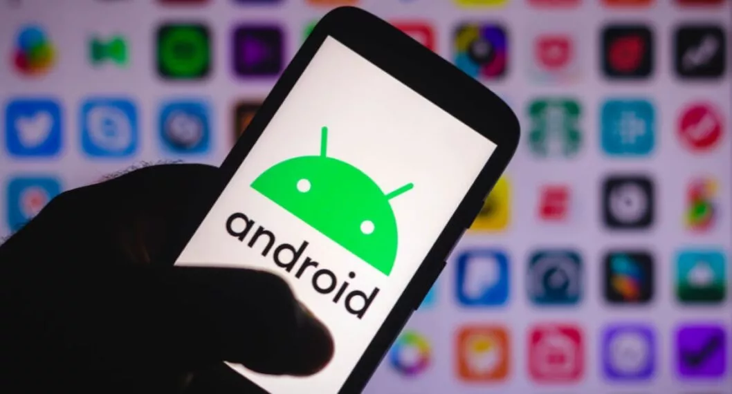 BRAZIL - 2021/08/24: In this photo illustration an Android logo seen displayed on a smartphone. (Photo Illustration by Rafael Henrique/SOPA Images/LightRocket via Getty Images)