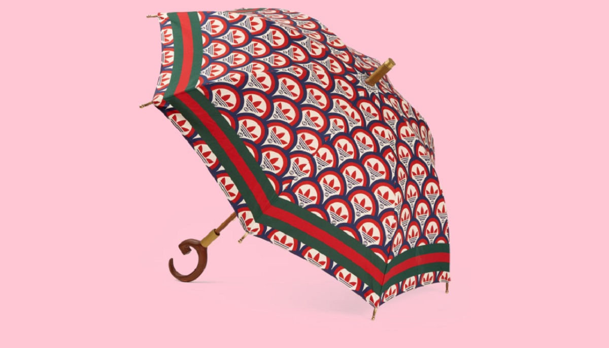 Paraguas de Gucci despertó polémica.