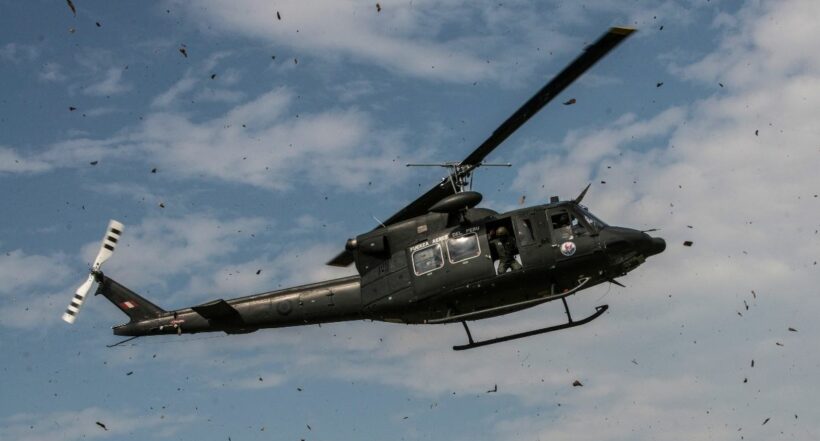 Un helicóptero militar que transportaba ayudas humanitarias para los damnificados en Antioquia tuvo un tensionante aterrizaje en una improvisada pista.