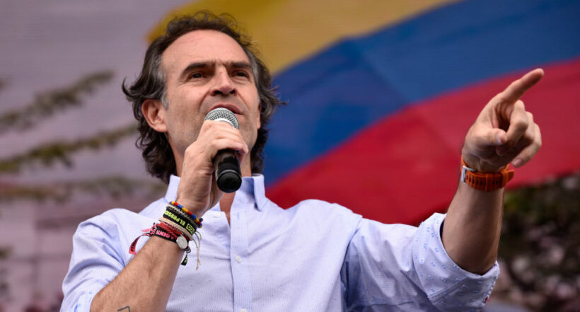 BOGOTA, COLOMBIA - MAY 17: Presidential candidate Federico Gutierrez of the Team for Colombia coalition speaks during a campaign rally on May 17, 2022 in Bogota, Colombia. Colombians will head to the polls on May 29 to vote for the successor of Ivan Duque. (Photo by Guillermo Legaria/Getty Images)