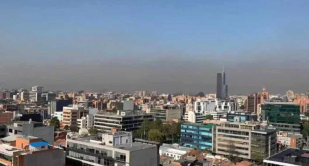 Polvo del Sahara ya está en el aire de Bogotá; pondría a ciudadanos a andar con bufanda