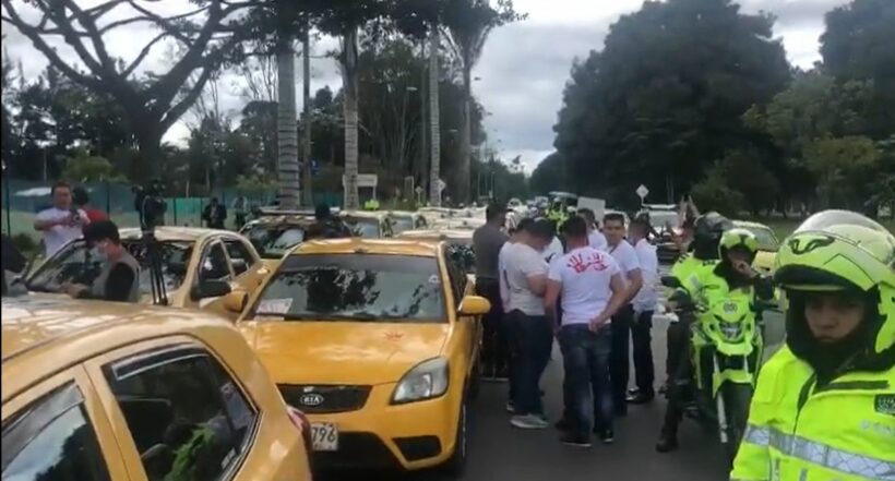 Conductores de taxis se volcaron a las calles de Bogotá para pedir a las autoridades que presten atención a la oleada de crímenes en contra del gremio.