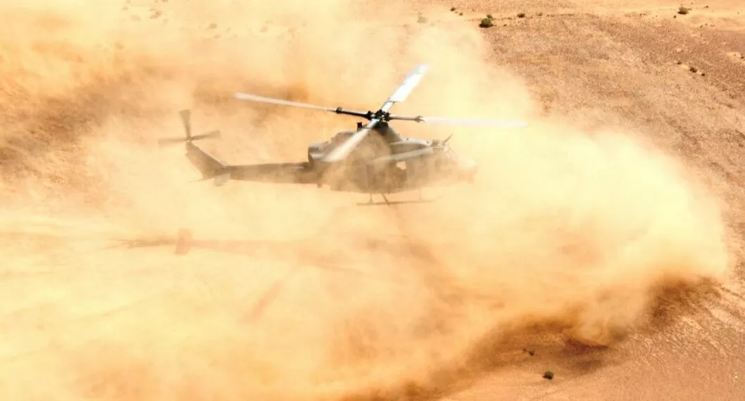 Un helicóptero se vino a tierra en pleno desierto de La Guajira. Por ahora, se desconocen las causas de la emergencia, que quedó registrada en video.
