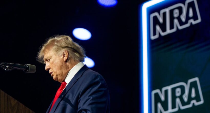 El expresidente estadounidense Donald Trump, hablando ante la Asociación Nacional del Rifle (NRA) tras la masacre en una escuela de Texas.