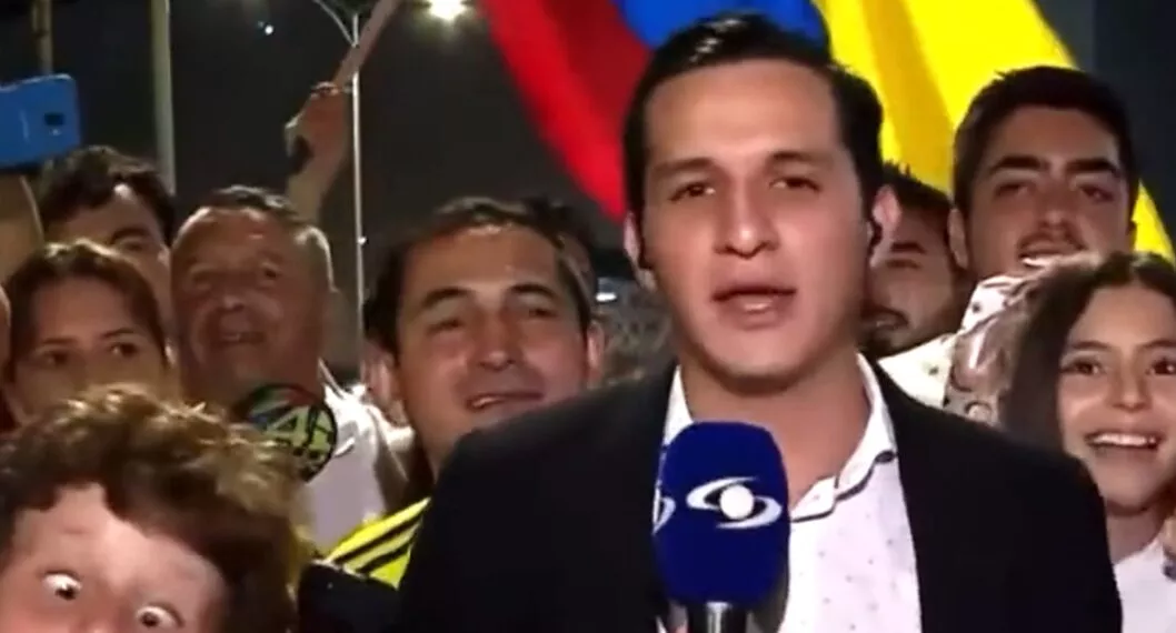 Niño que hace muecas en informe de Noticias Caracol en triunfo de Rodolfo Hernández.