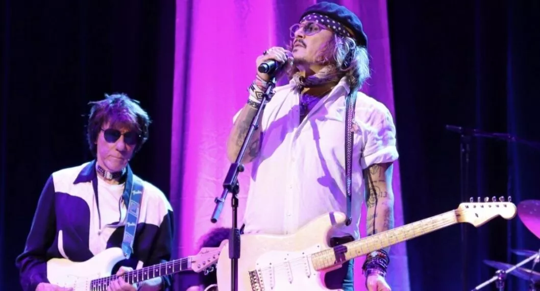 Imagen de Johnny Depp, quien apareció en concierto de Jeff Beck cantando y tocando guitarra