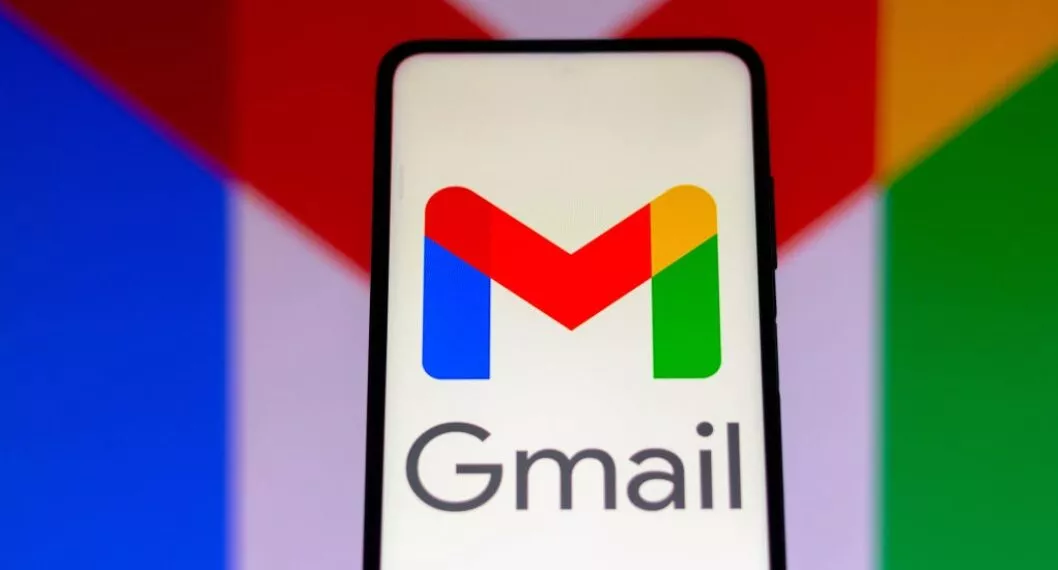 BRAZIL - 2021/10/31: In this photo illustration the Google Gmail logo seen displayed on a smartphone and in the background. (Photo Illustration by Rafael Henrique/SOPA Images/LightRocket via Getty Images)