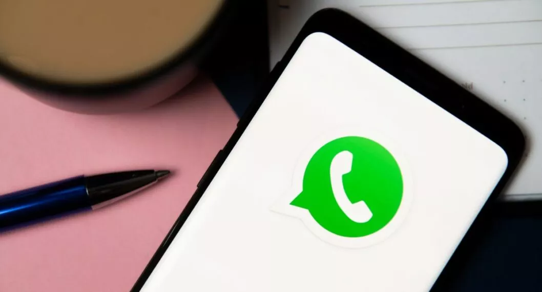 Hay una larga lista de opciones para evitar que aparezca el aviso de ‘escribiendo’ en medio de una conversación de WhatsApp.