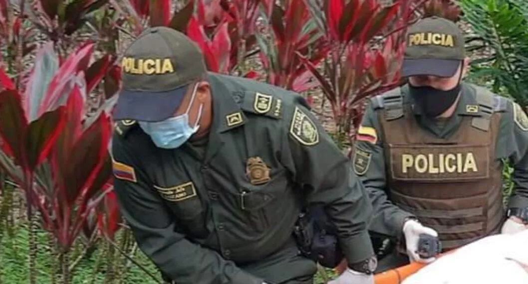 La voz grabada en la "bodycam" del policía y los testimonios de varios testigos, permitieron dar con el culpable de la muerte de un habitante en situación de calle en la Plaza Minorista de Medellín. 