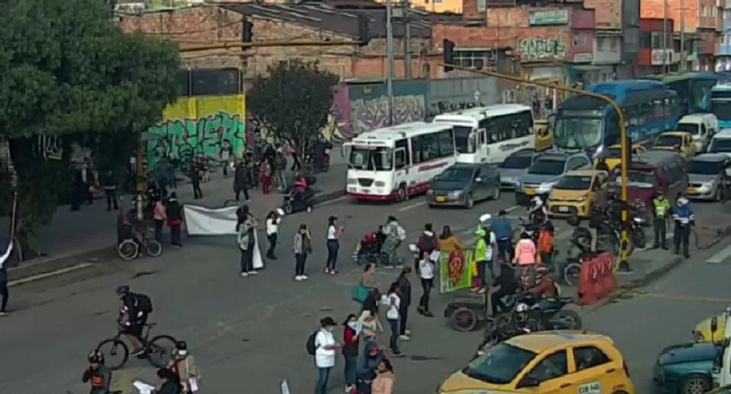 Manifestantes trancan Autosur de Bogotá hoy y afectan Transmilenio