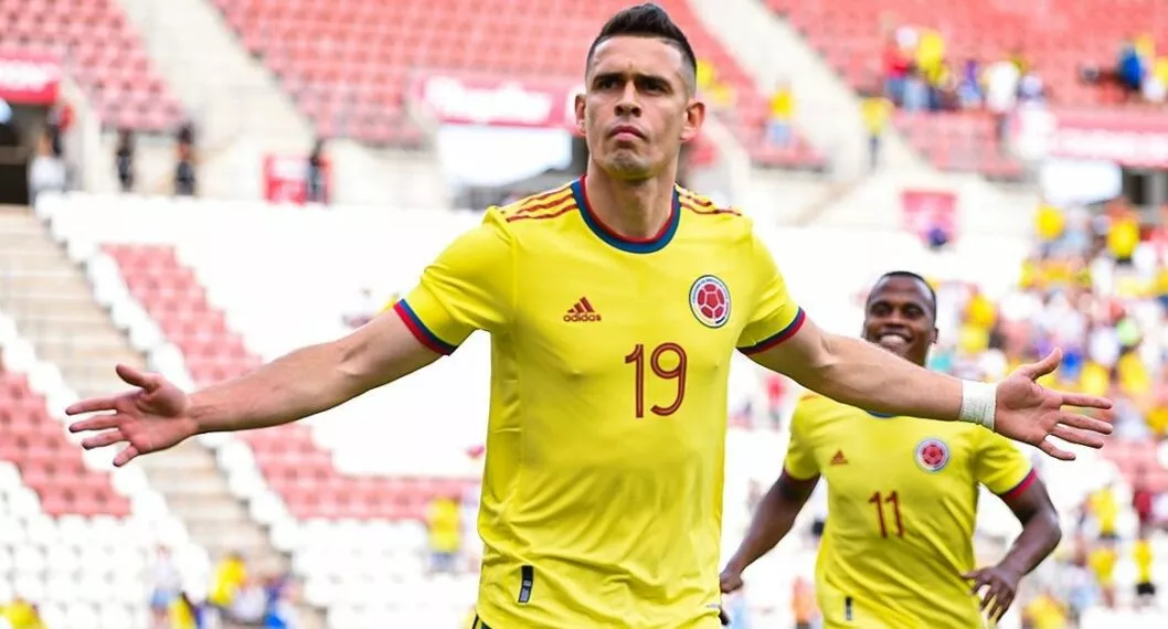 Imagen del jugador de la Selección Colombia Rafael Santos Borré que hizo el gol y fue la figura del juego
