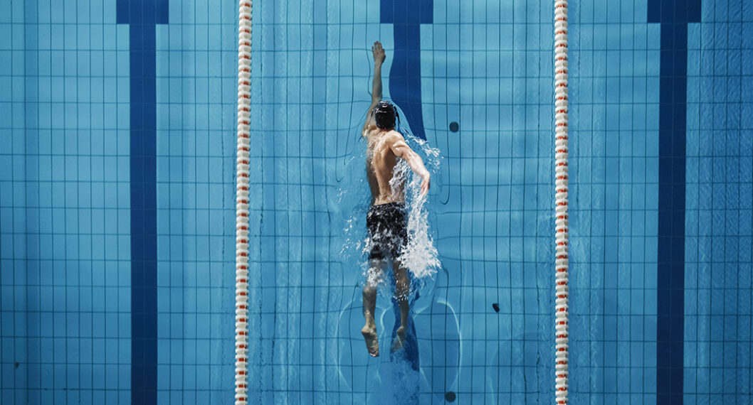 Muchos saben que la natación es buena para la salud, pero pocos conocen que con ella se ejercita cada músculo del cuerpo. 