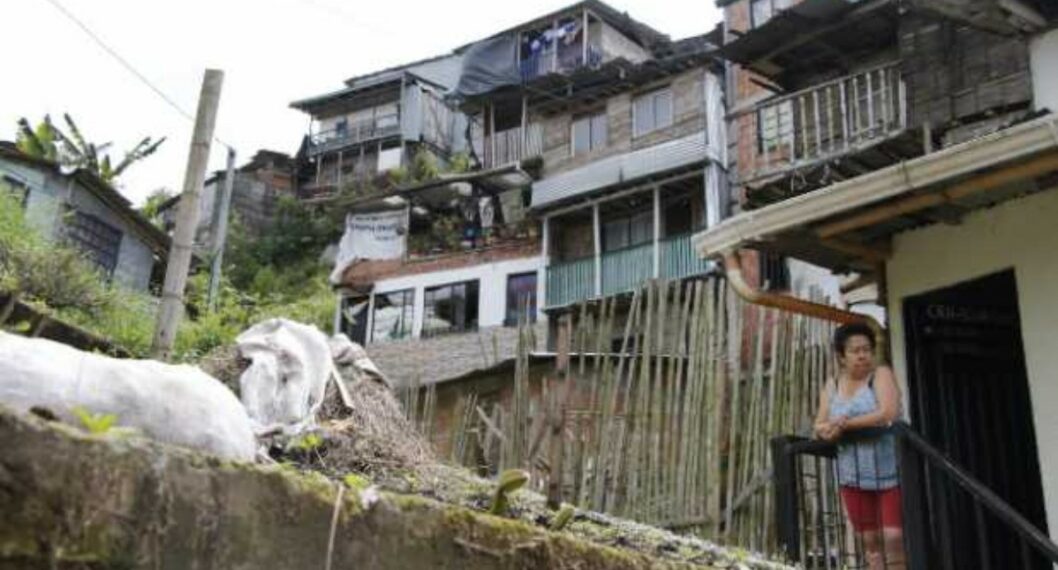 Algunas de estas casas de Bajo Cervantes deben ser demolidas para acceder al programa de reubicación de damnificados.