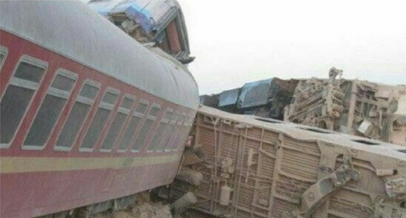 Así quedó el tren descarrilado en Irán este miércoles 8 de junio.