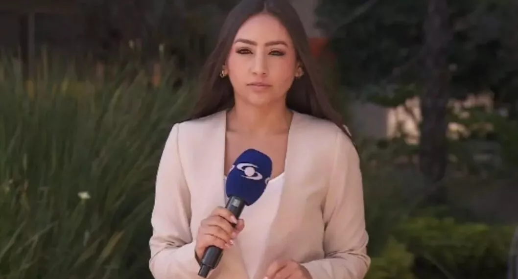 Noticias Caracol: periodista Tatiana Gordillo mostró besos durante emisión en vivo.