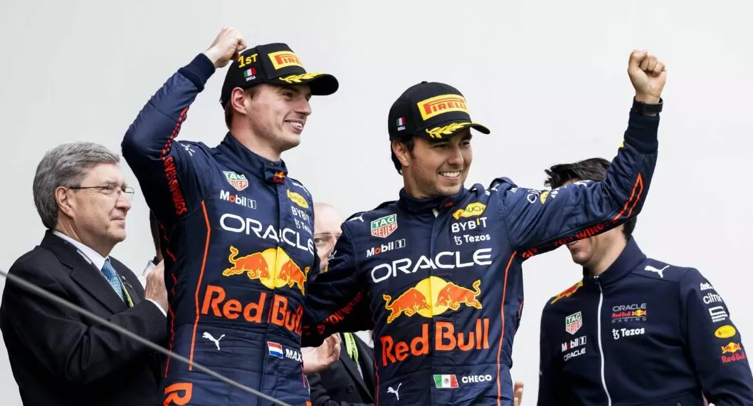 Imagen de pilotos de Fórmula 1, a propósito que Red Bull no sabe si elegir a Max Verstappen o Sergio Pérez