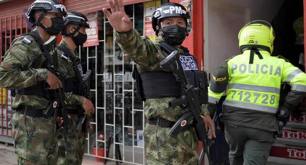 Imagen de patrullaje militar ilustra artículo Alcalde decreta toque de queda para después de elecciones presidenciales