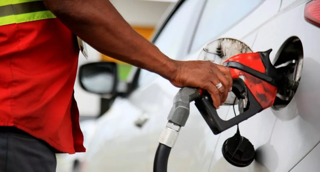 El precio de la gasolina y del ACPM aumentará mensualmente para cerrar el déficit del Fondo de Estabilización de Precios de los Combustibles.