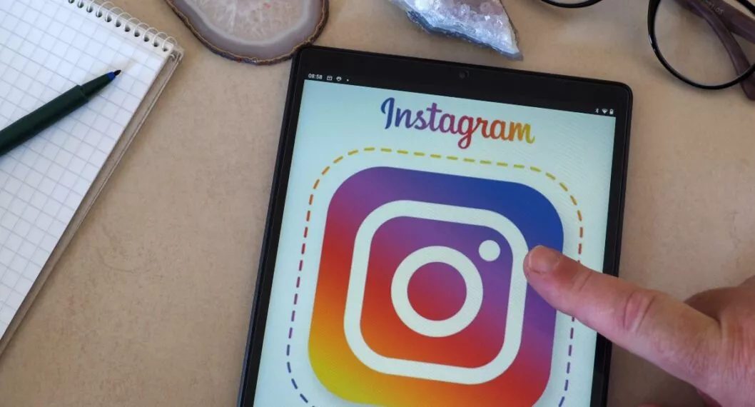 GERMANY - 2022/06/03: In this photo illustration, an Instagram logo seen displayed on a tablet. (Photo Illustration by Igor Golovniov/SOPA Images/LightRocket via Getty Images)