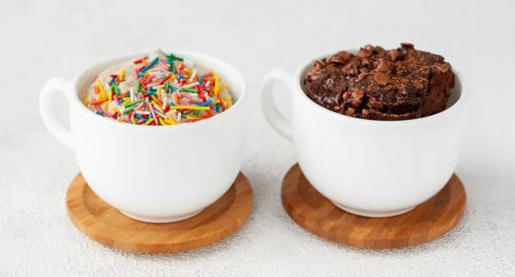 Prepara en cinco minutos pasteles de chocolate y vainilla en taza 