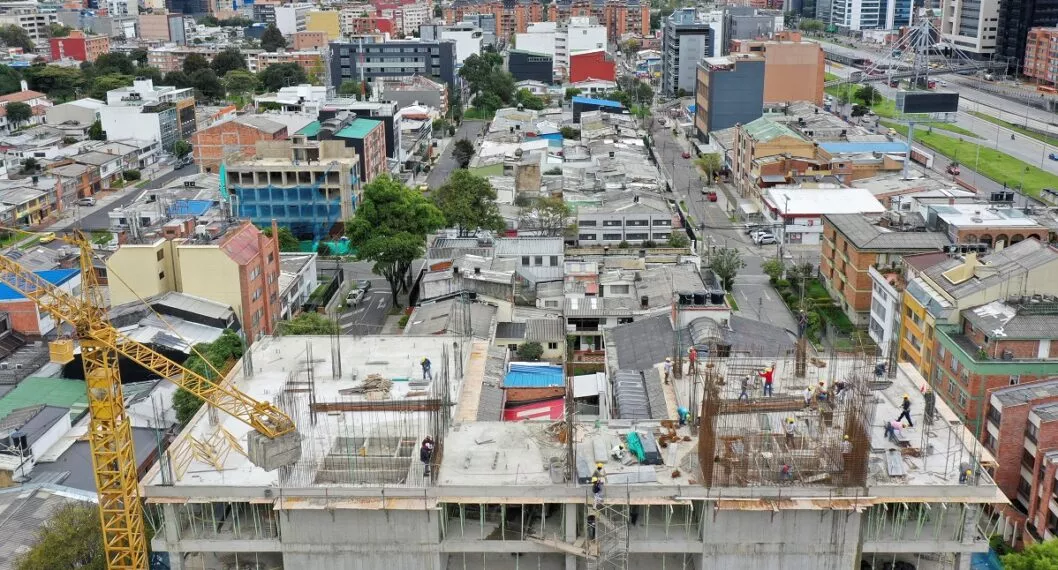 Imagen de construcción de vivienda en Bogotá ilustra artículo Asesor económico de Gustavo Petro anuncia incremento en impuesto predial