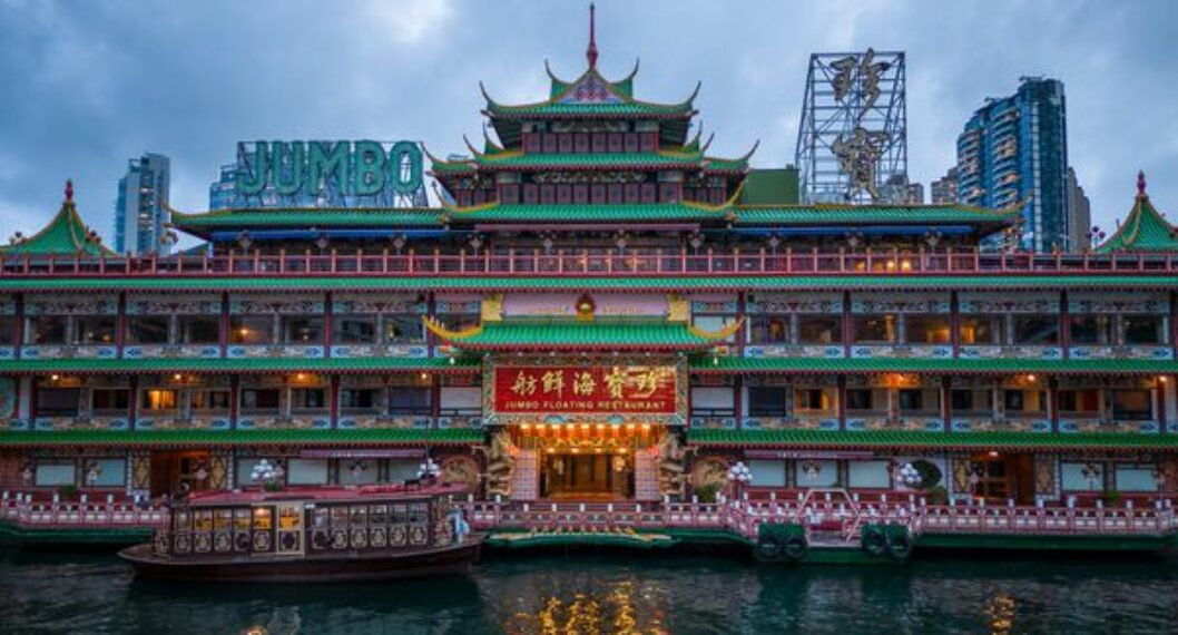 Famoso restaurante flotante de Hong Kong se hunde en el mar de China Meridional