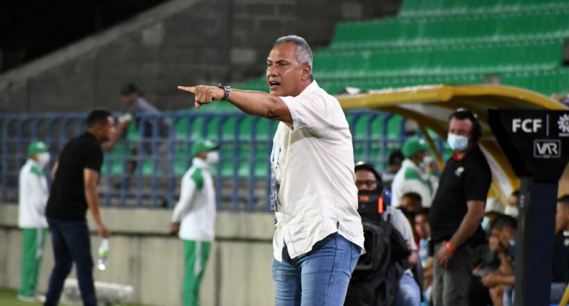 Foto de Hernán Torres, técnico del Tolima, para describir quién es su hermana, su esposa, su hija.