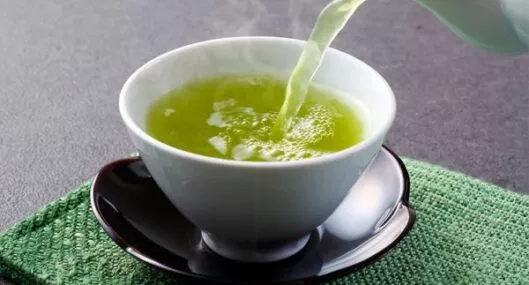 El té verde: para qué sirve, cuáles son sus beneficios y sus contraindicaciones