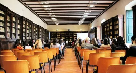 Imagen de un salón de clases a propósito que Universidades del grupo G8 están preparadas para trabajar con Gustavo Petro