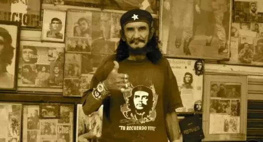 Capturan al ‘Che Guevara’ del Carnaval y ha provocado molestia, ya que la Policía argumentó que portaba prendas de uso exclusivo de las Fuerzas Militares. 