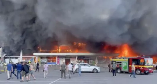 Con misil atacaron a un centro comercial en Ucrania; hay 10 muertos y más de 40 heridos